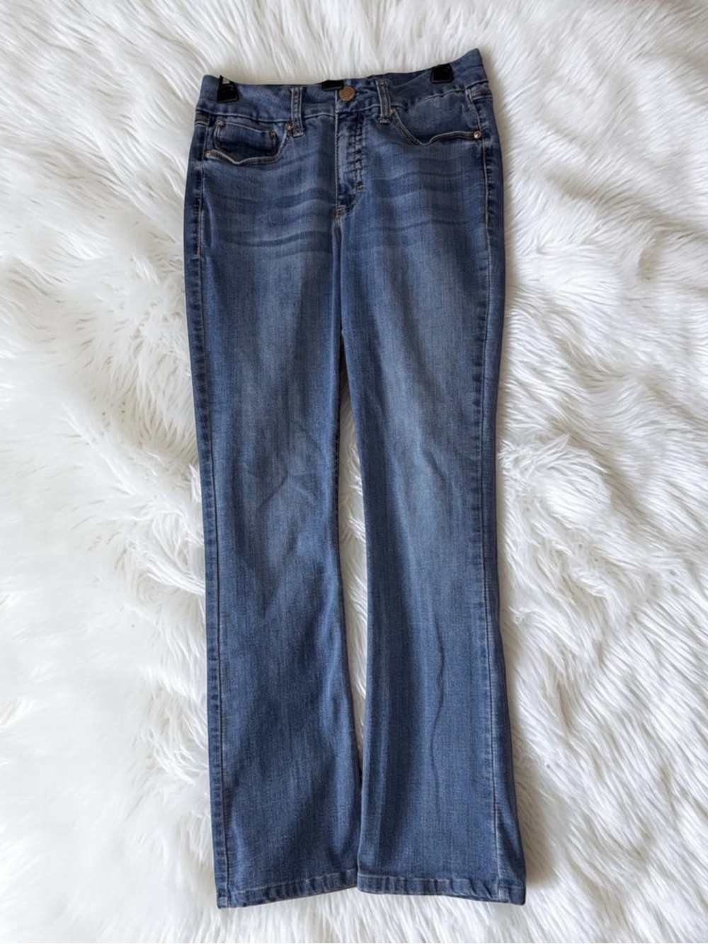 Seven7 Classic Blue Women's Jeans - Mid Wash soft stretch EUC bootcut flare
